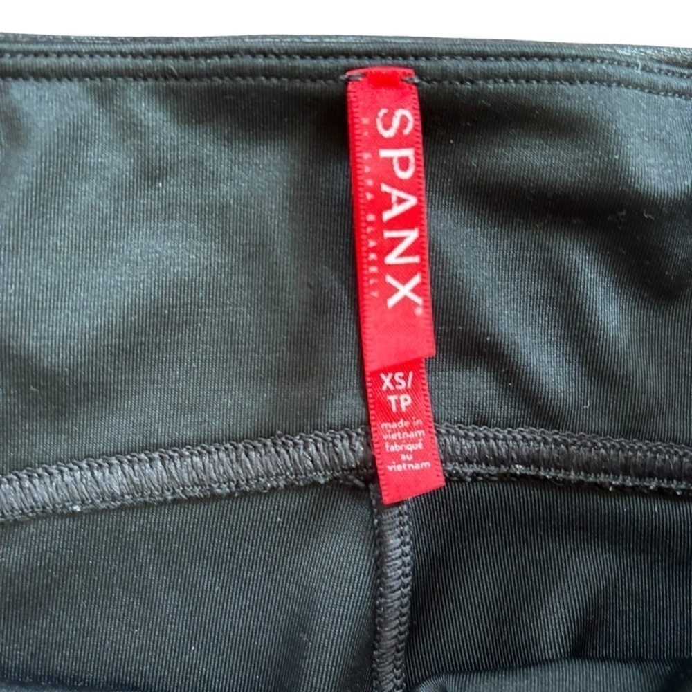 Spanx Faux Leather Leggings Women’s XS Black Shinning Slimming Minimalist Cozy - Picture 3 of 13